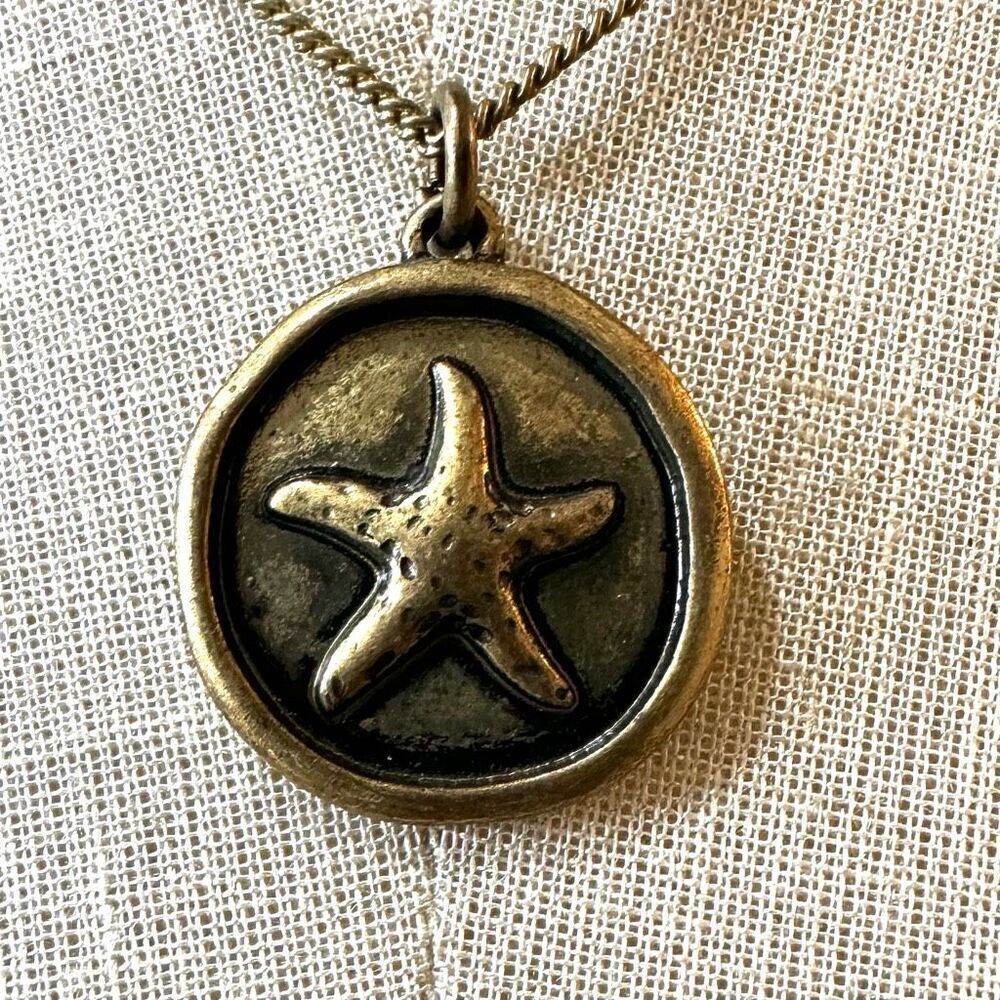 Gold tone starfish pendant necklace